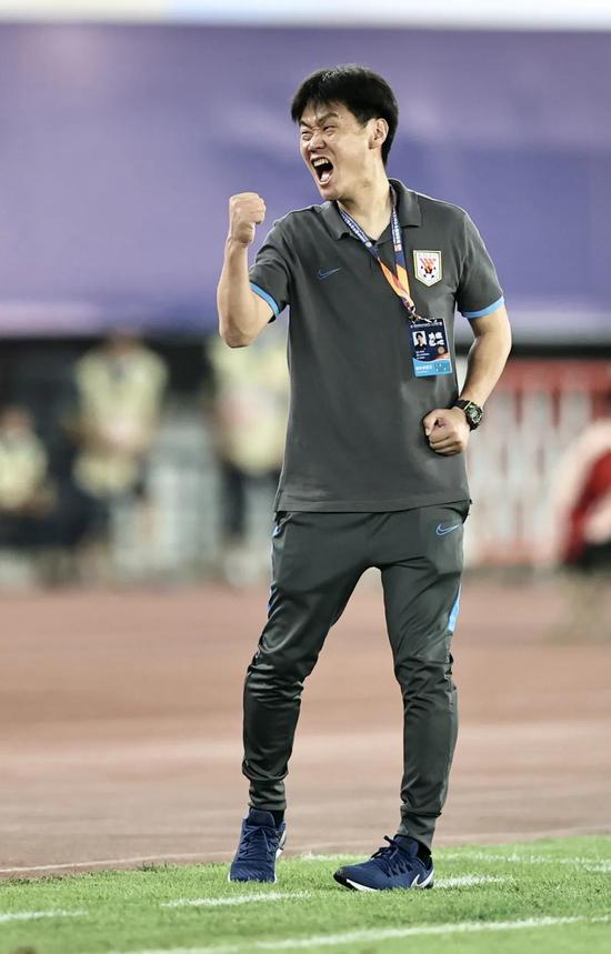 关于关键时刻体能课后，圣安东尼奥马刺防线松动备战中超，压力陡增，团队化学反应显著的信息-爱游戏娱乐